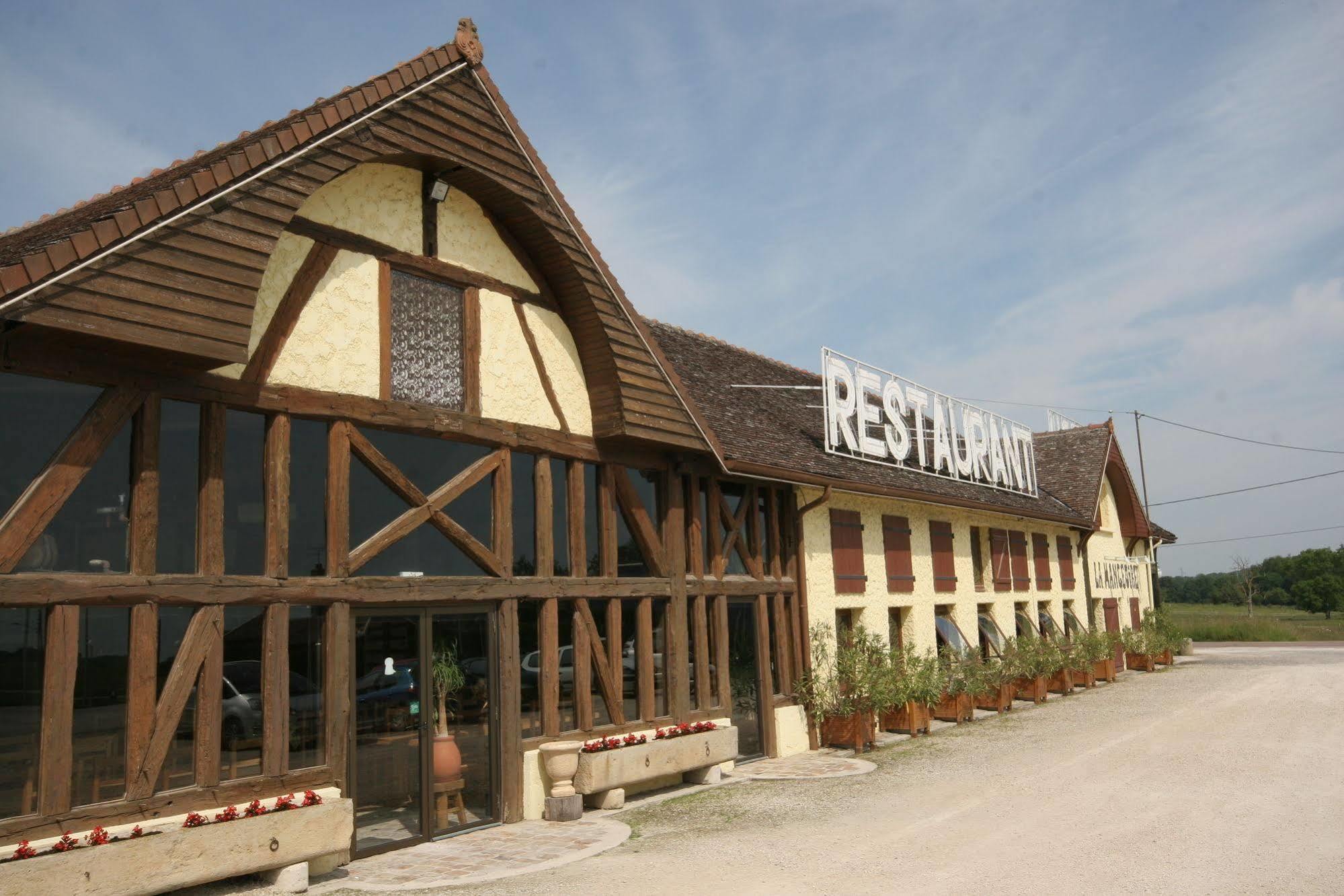 Logis Hotel Relais Paris Bale - Restaurant La Mangeoire Montieramey Exterior foto